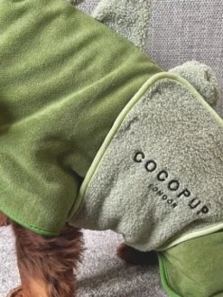 Peignoir de séchage pour chien - Dinopup 🦖 - Cocopup London